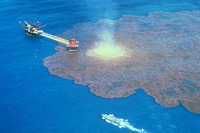 An aerial view of an oil spill. 
